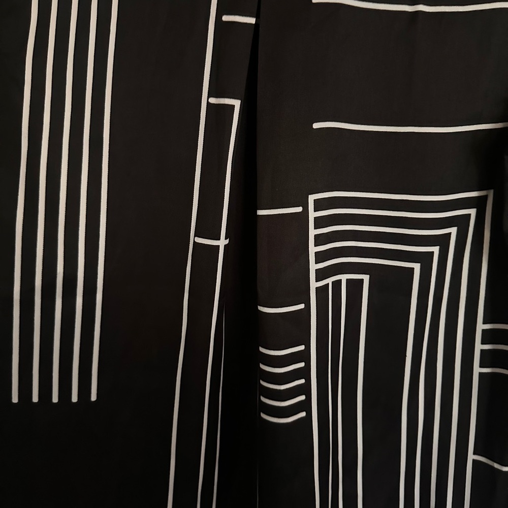 Nasty Gal Black and White Geometric satin Blouse - Picture 7 of 10